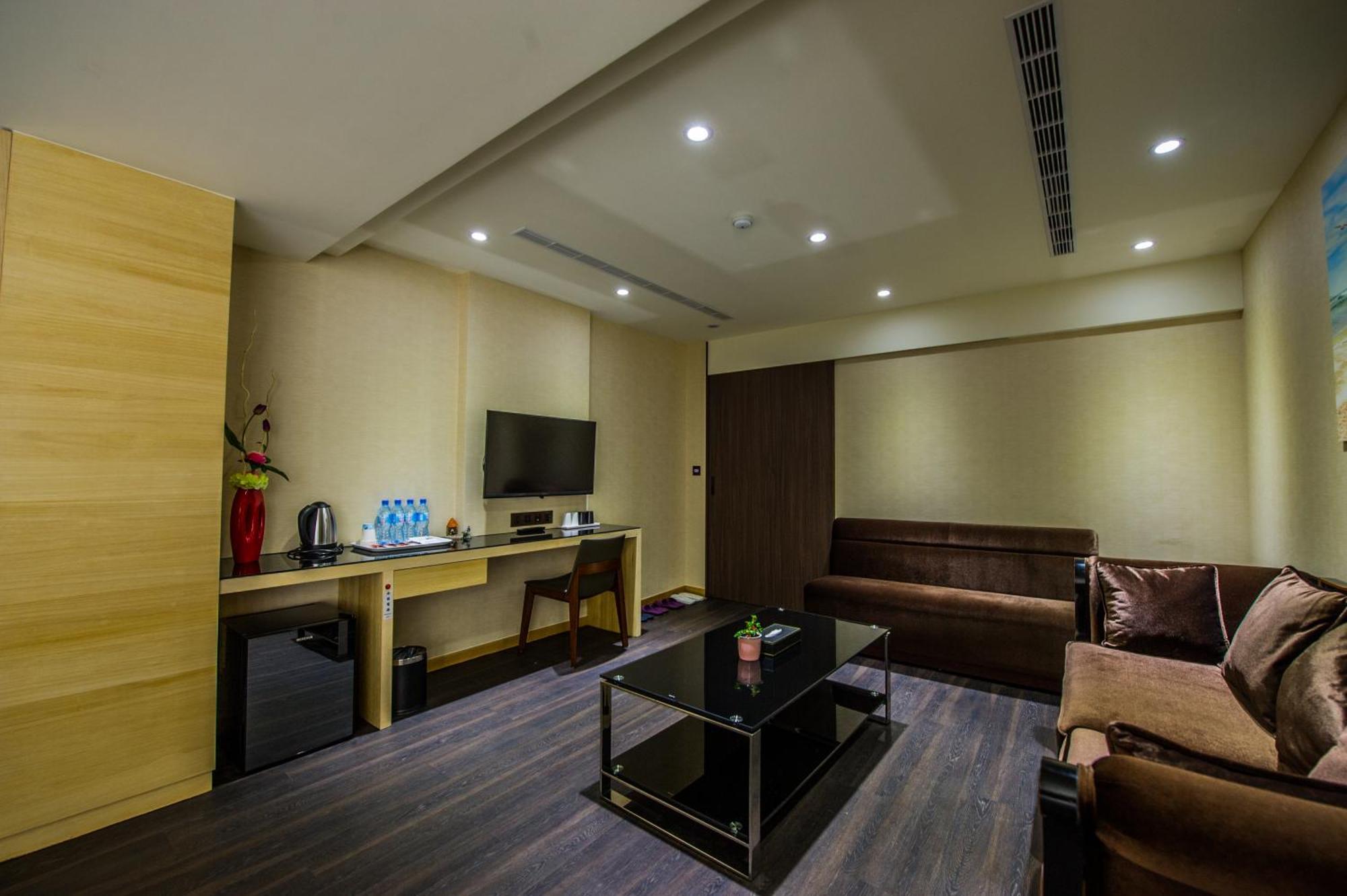 Red Hotel Yuanlin Exterior foto
